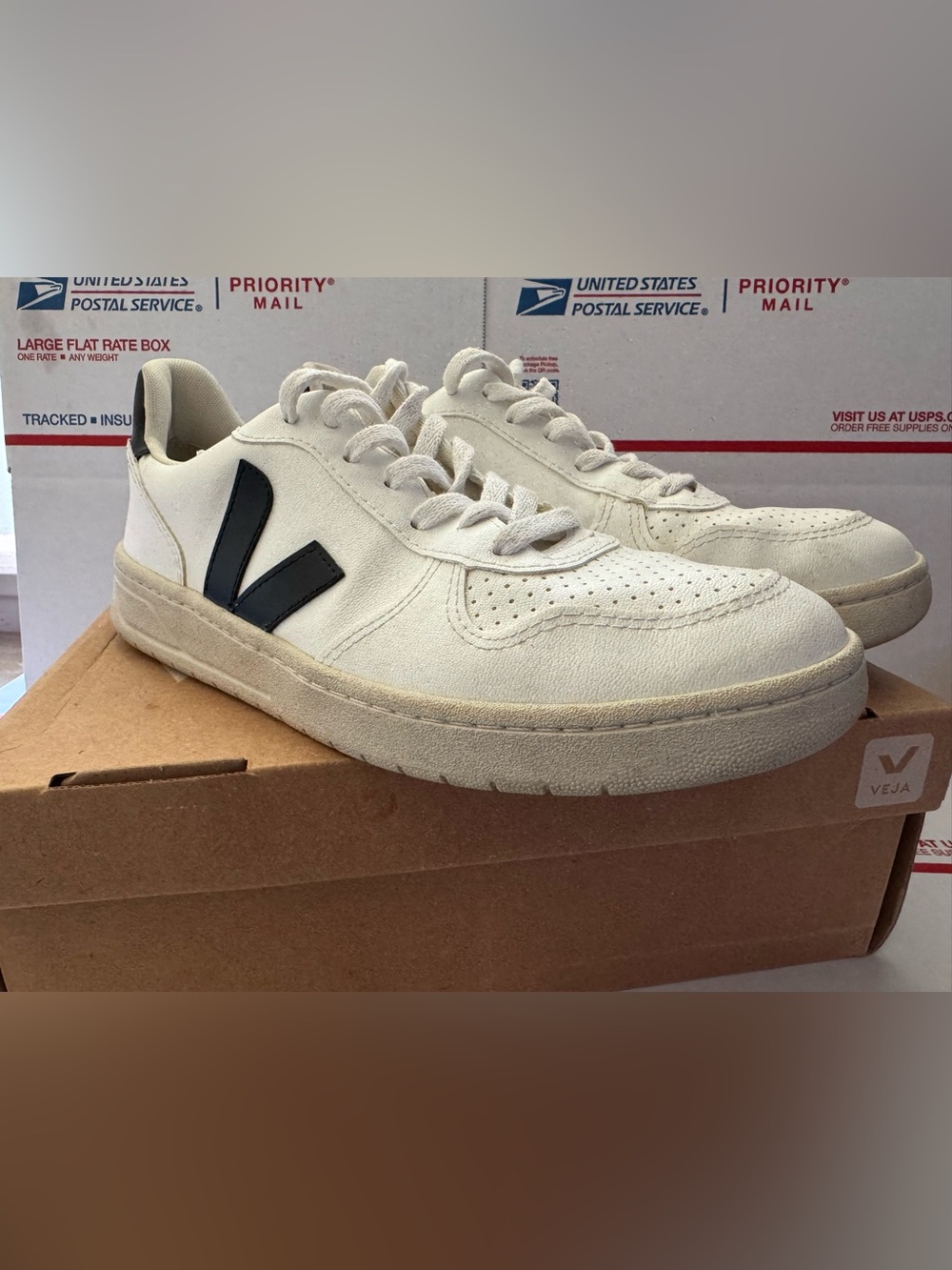 Women’s Veja V-10 Leather White Black